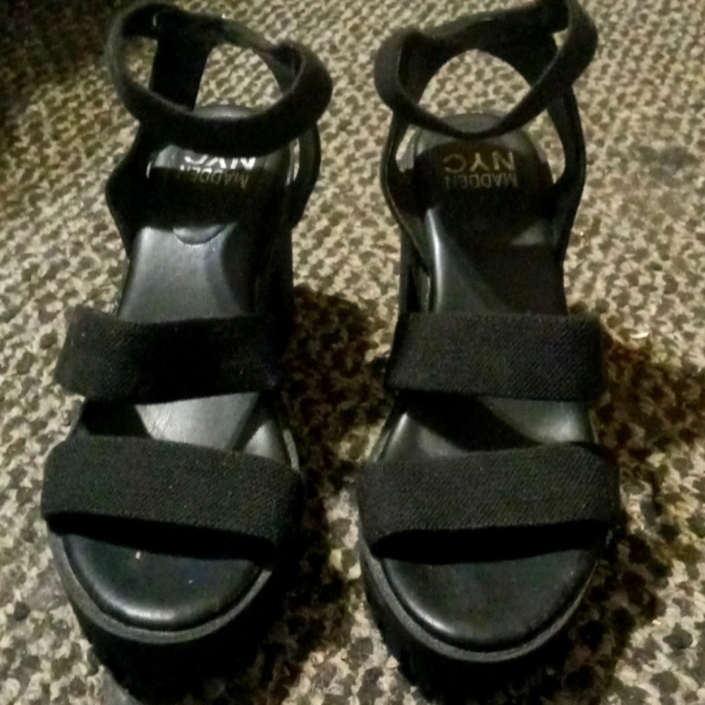 Strappy clog heel shoes